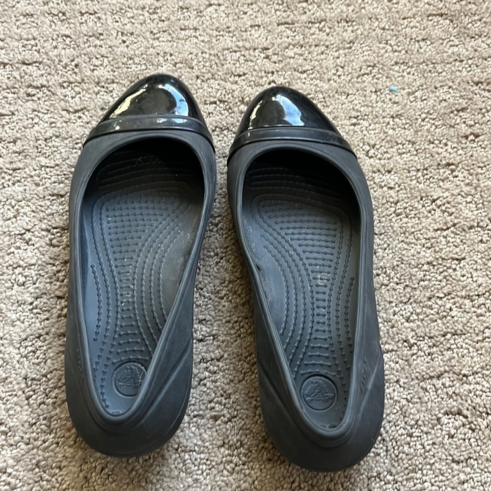 CROCS Flats size 6